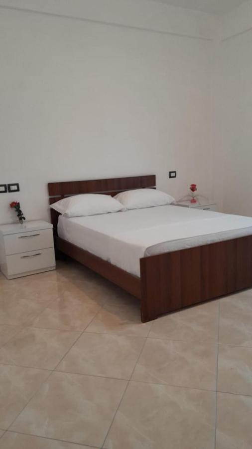 Casa Intera La Paghi Come Una Camera The Home With The Price Of A Room Durrës 外观 照片